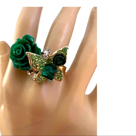 GREEN RESIN ROSE WITH CRYSTAL EMBELLISHED BUTTERFLY RING- - Picture 9 of 14